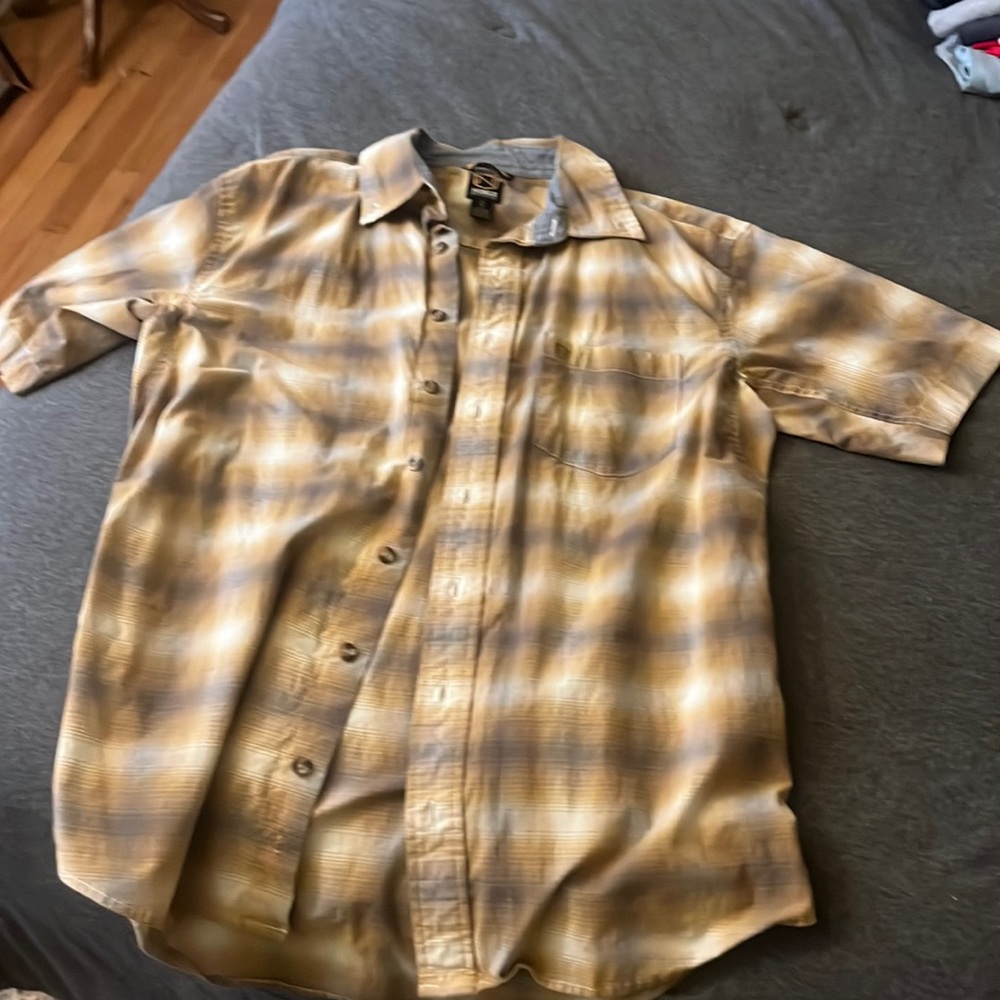 Medium short sleeve button up